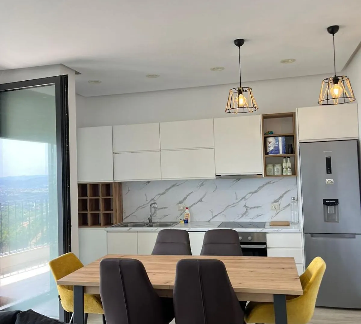 Apartment With View In Tirana Shkoze 0*,